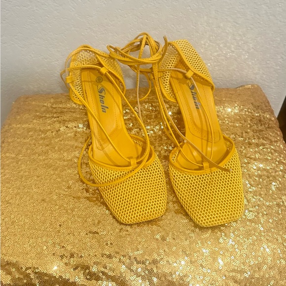 Mesh Leg Tie Up Sandals 4 in heel sized 9 - Picture 3 of 6